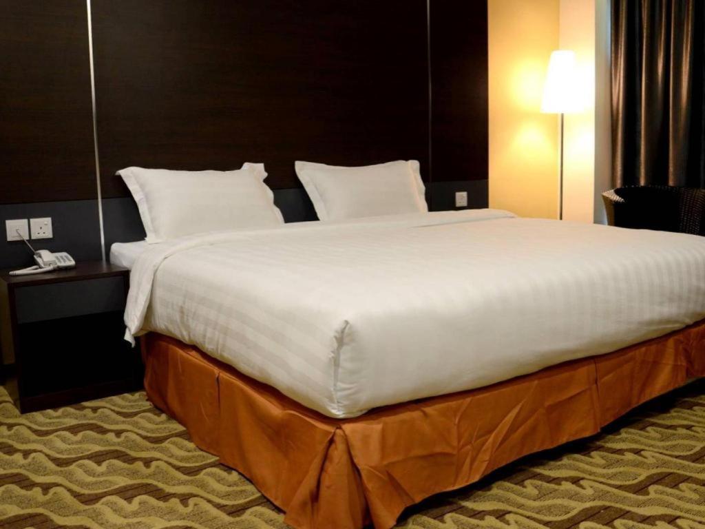 Eminent Hotel Kota Kinabalu Dış mekan fotoğraf