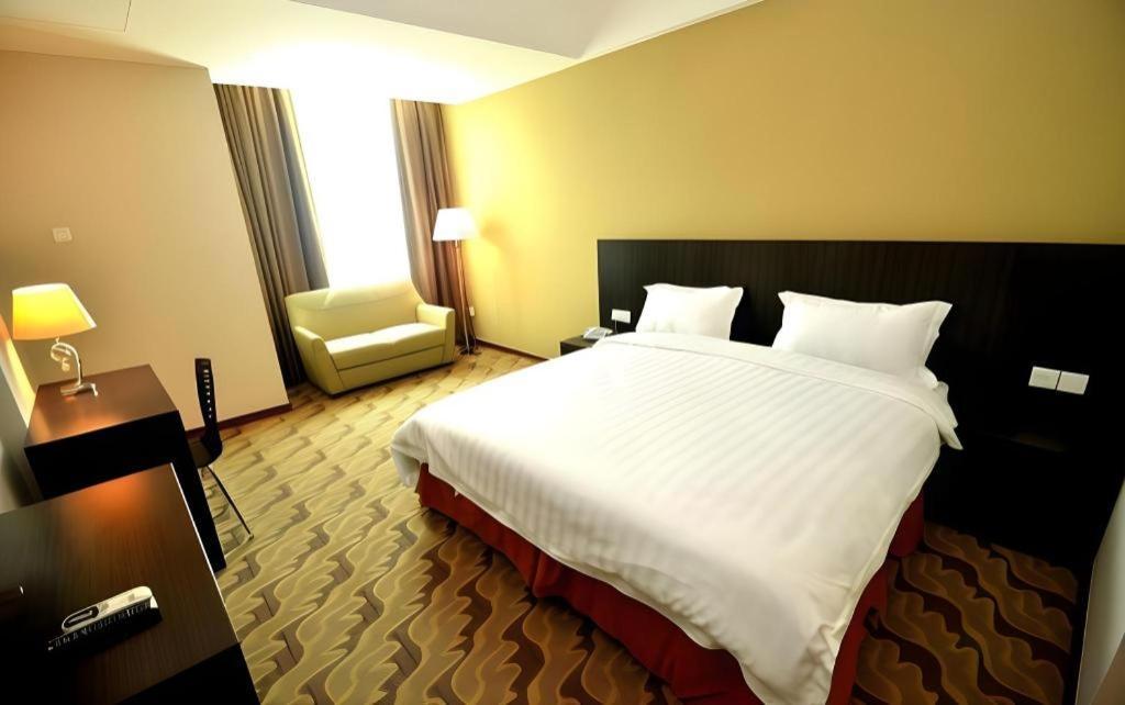 Eminent Hotel Kota Kinabalu Dış mekan fotoğraf